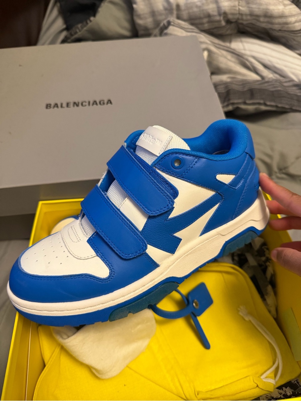 Off-White Kids Blue and White Velcro Sneakers